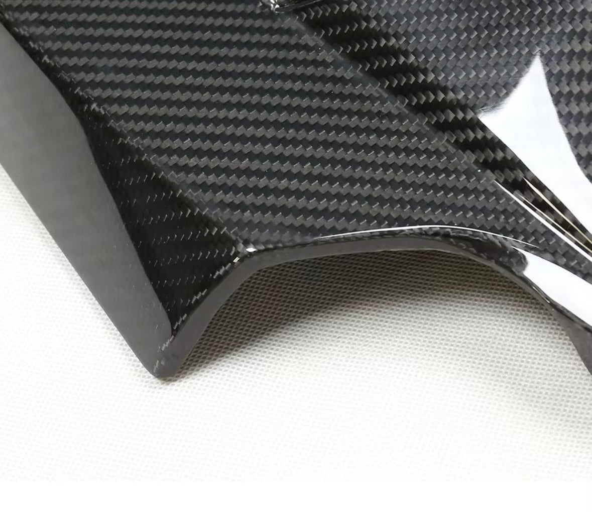 Dry Carbon Fibre Engine Cover - M5